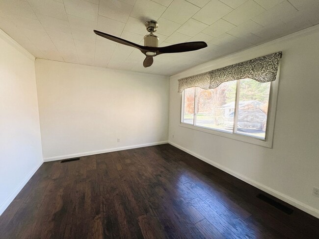 Building Photo - Charming Sun-Filled Single-Family Home - Lenox, MA