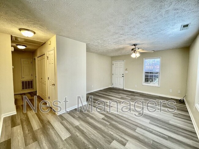 Building Photo - 3721 Betts Dr