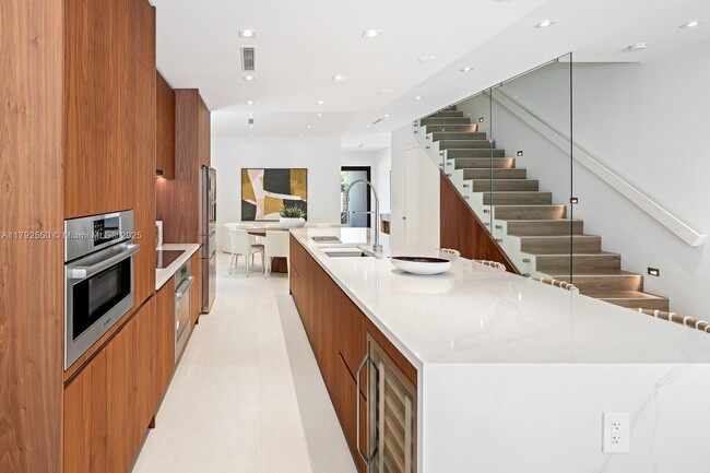 Building Photo - 2962 Coconut Ave