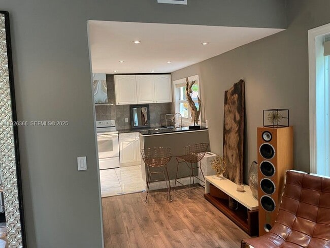 Building Photo - 2654 SW 25th Ter