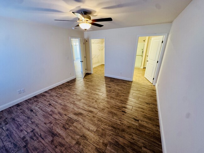 Building Photo - 3900 McKendree Dr