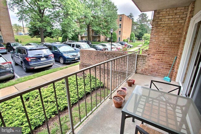Building Photo - 11901 Parklawn Dr