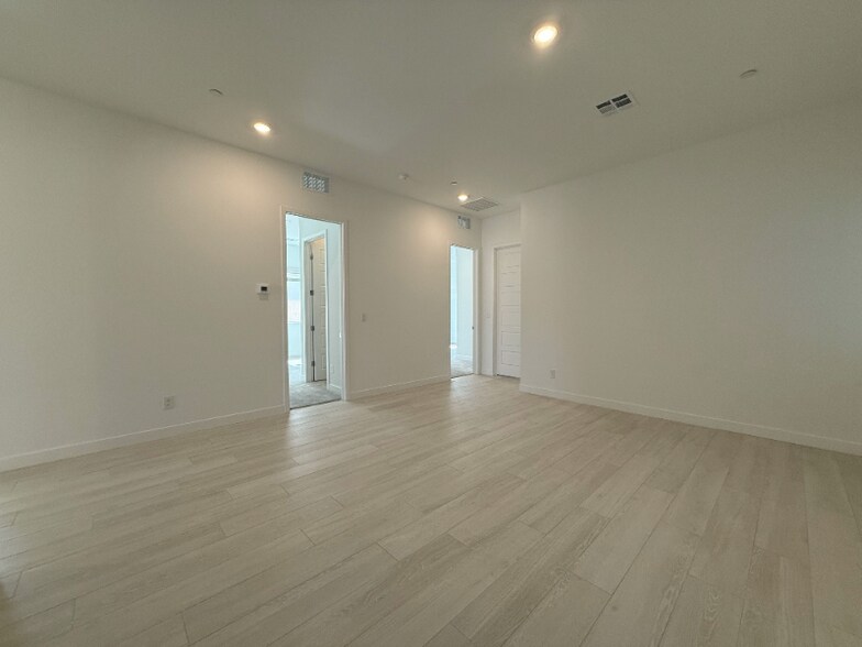 Building Photo - 9486 W Hammer Ln
