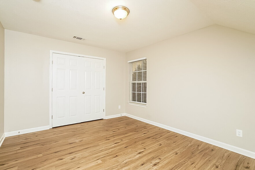 Building Photo - 152 Dreville Dr