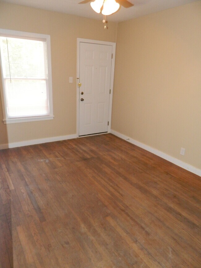 Building Photo - Ginder Properties3 (4501 Lareina Dr)