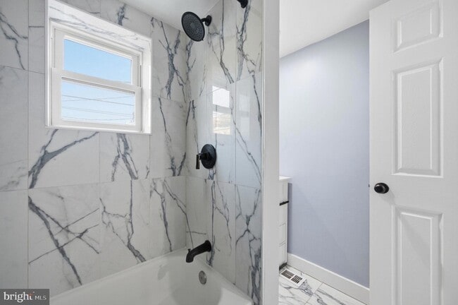 Building Photo - 1015 Riverside Ave