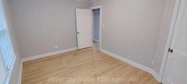 Building Photo - This Home Won't Be Vacant Long!!!!! Section 8 Friendly!!!!