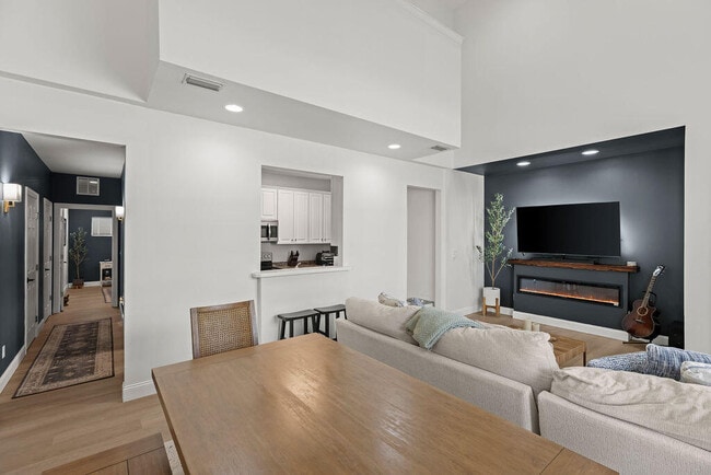 Building Photo - 97 Mantero Way