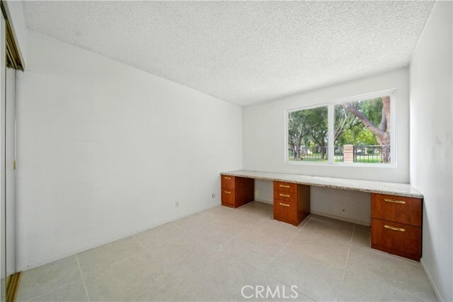 Building Photo - 75 Willow Tree Ln