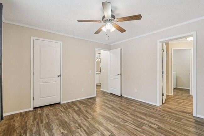 Building Photo - 4704 47th Ave