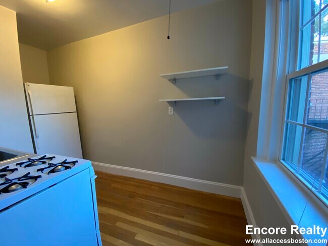 Building Photo - 110 College Ave