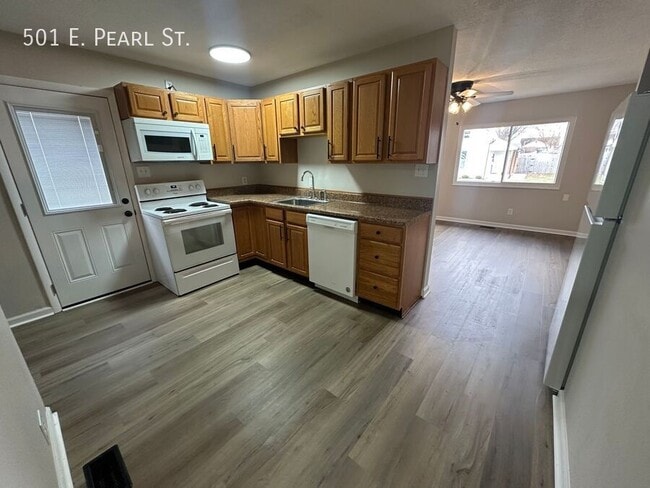 Building Photo - 501 E Pearl St