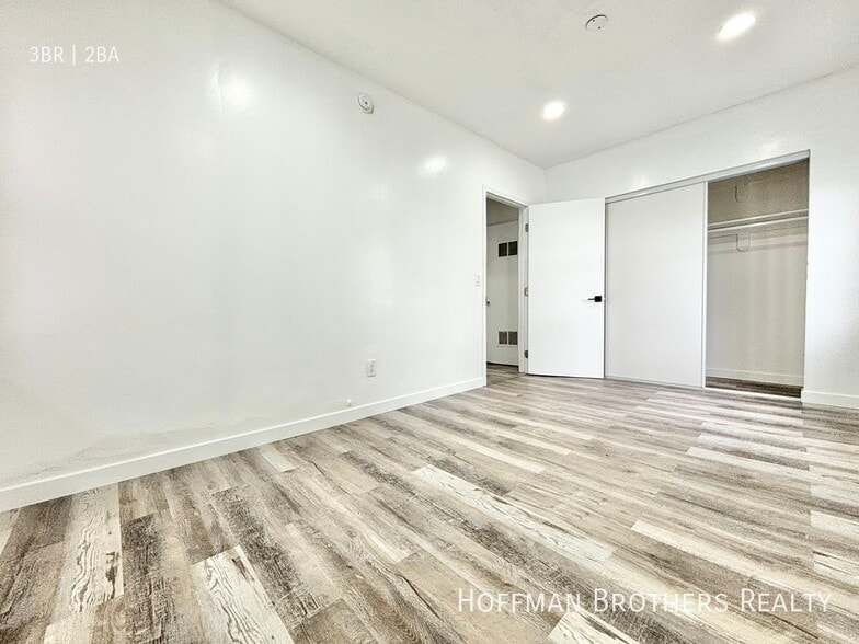 Building Photo - 1518 11th Pl