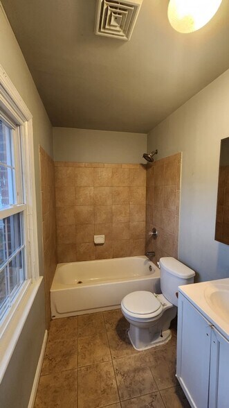 Building Photo - 20 Sussex Dr