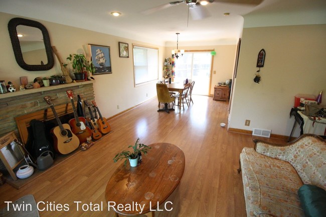 Building Photo - 3 br, 2 bath House - 535 E Minnehaha Parkway