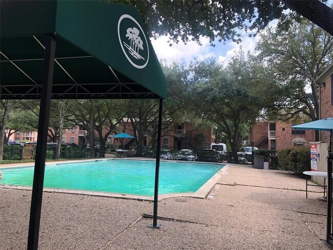 Building Photo - 2255 Braeswood Park Dr