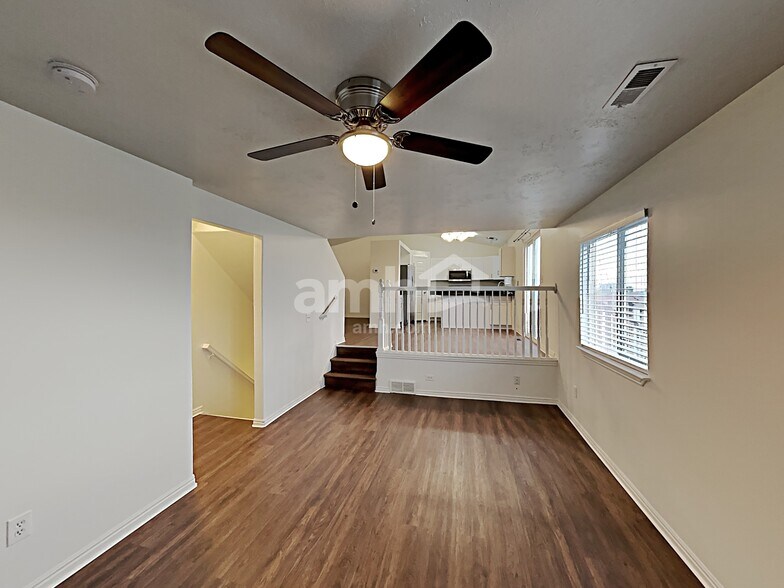 Building Photo - 2558 75 E