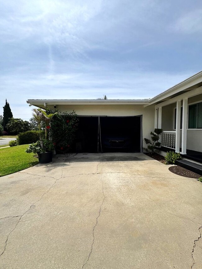 Building Photo - Rare 3 Bed Solar Home for Rent in Pomona Near Claremont & La Verne | Yard, Office, Garage