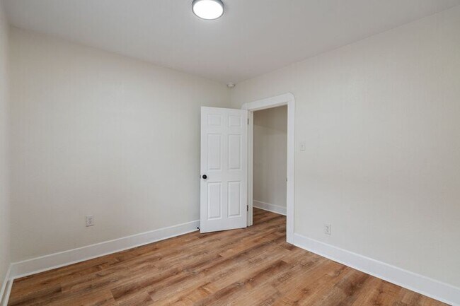 Building Photo - 209 N Addison St