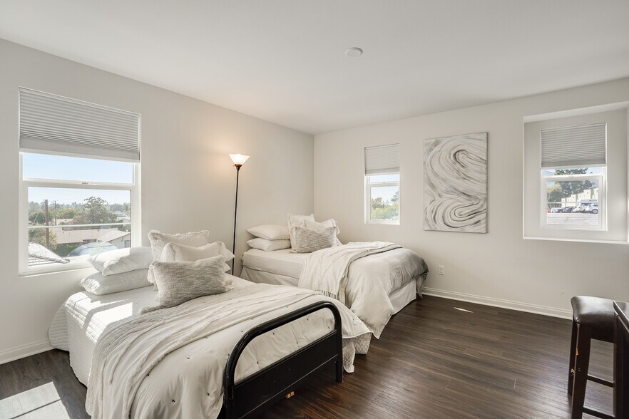 Building Photo - 8621 Lake Ashmere Dr