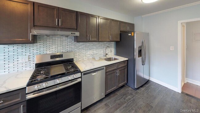 Building Photo - 67-12 Juno St