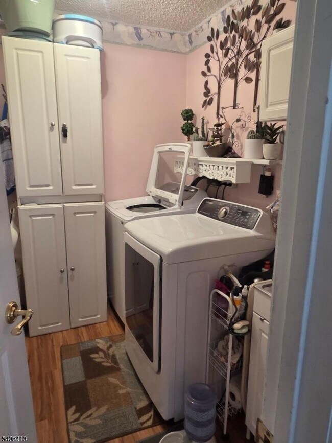 Building Photo - 67 Deer Run Dr S