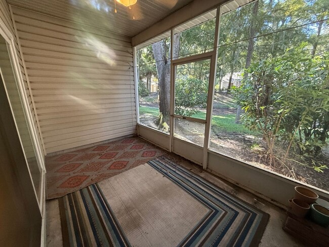 Building Photo - 2 Bed / 2 Bath Condo in The Gables