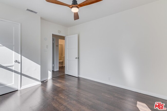 Building Photo - 4905 Coolidge Ave