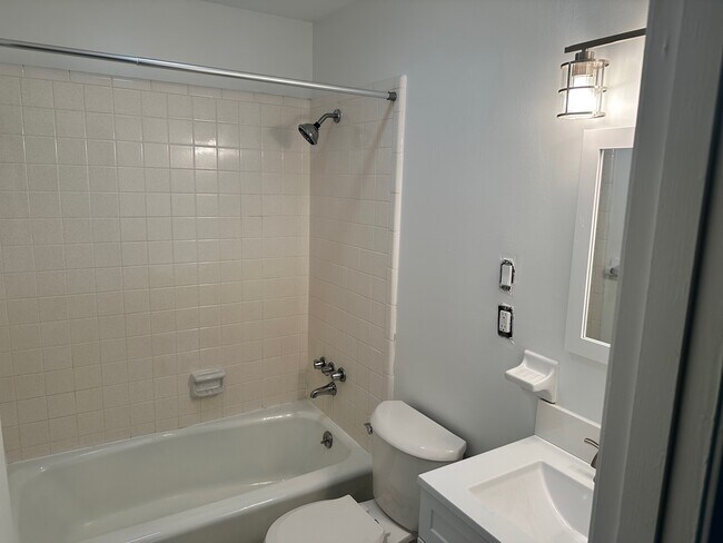 Building Photo - 1240 Longview Dr