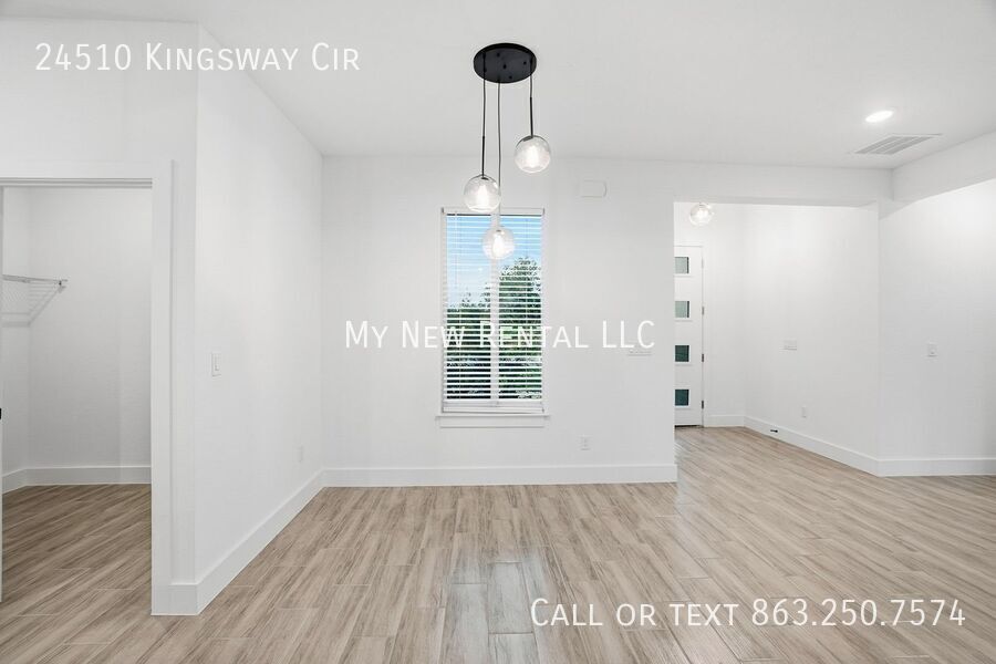 Building Photo - 24510 SW Kingsway Cir