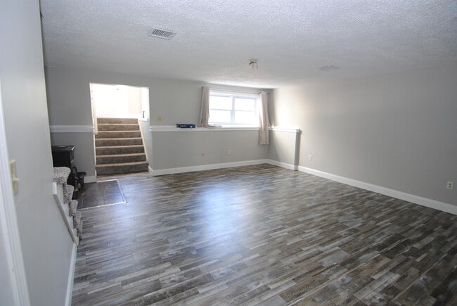 Building Photo - 19 Colonial Dr