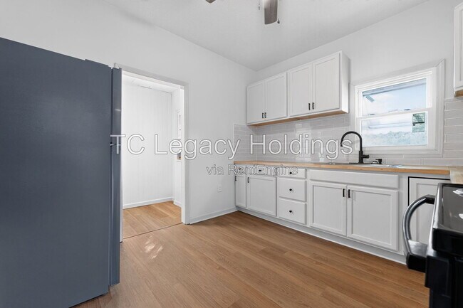 Building Photo - 502 Cottage Ave