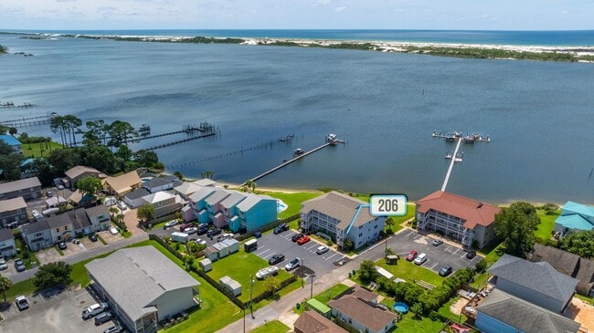 Building Photo - Waterfront Condo!