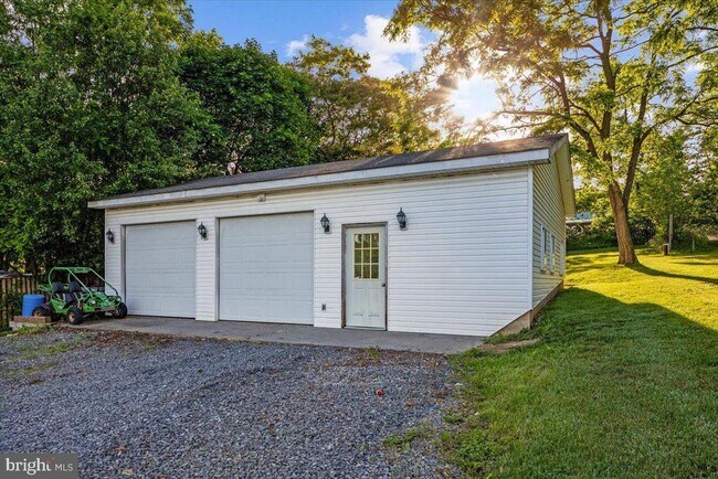 Building Photo - 709 Dicks Hollow Rd