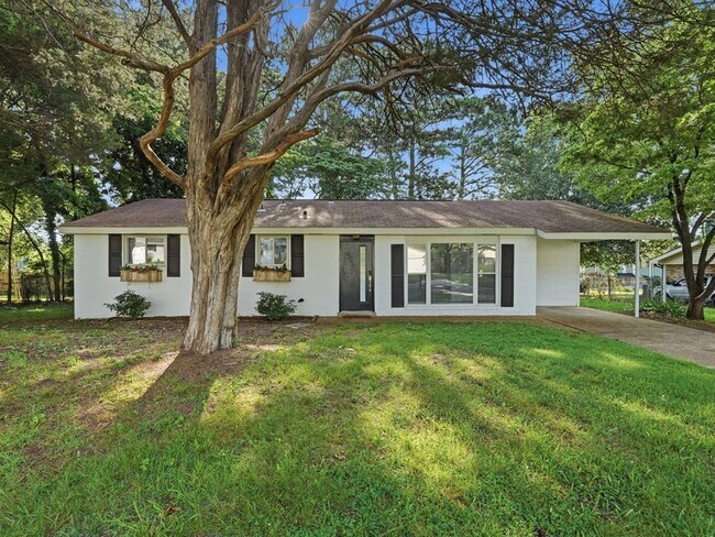 Building Photo - 308 Harolds Dr NW