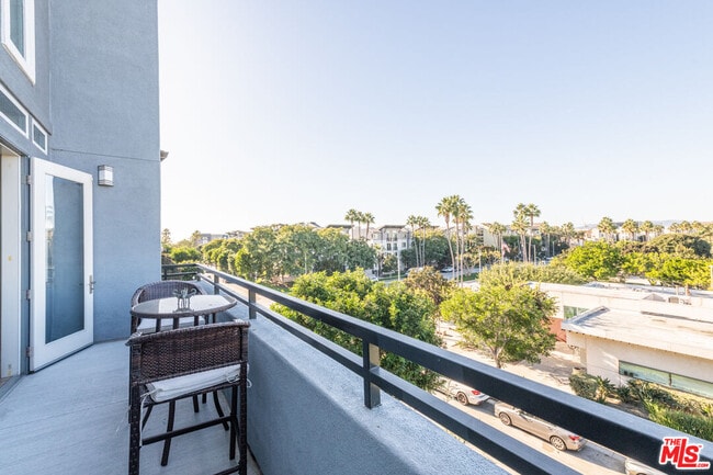 Building Photo - 7100 Playa Vista Dr