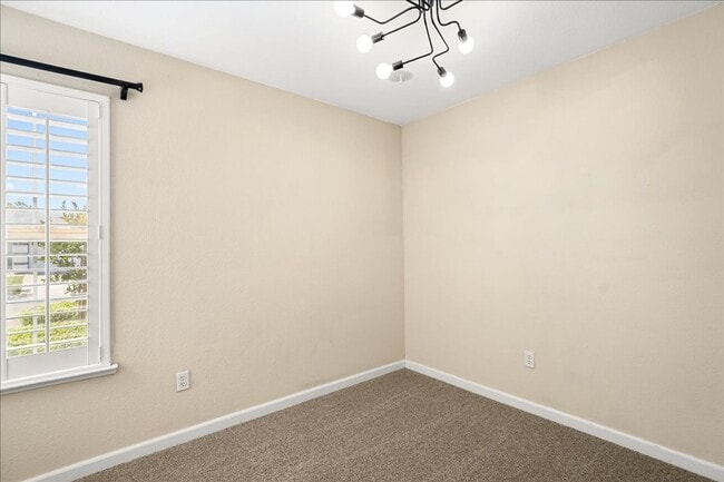 Building Photo - 1002 Bay Terrace Dr