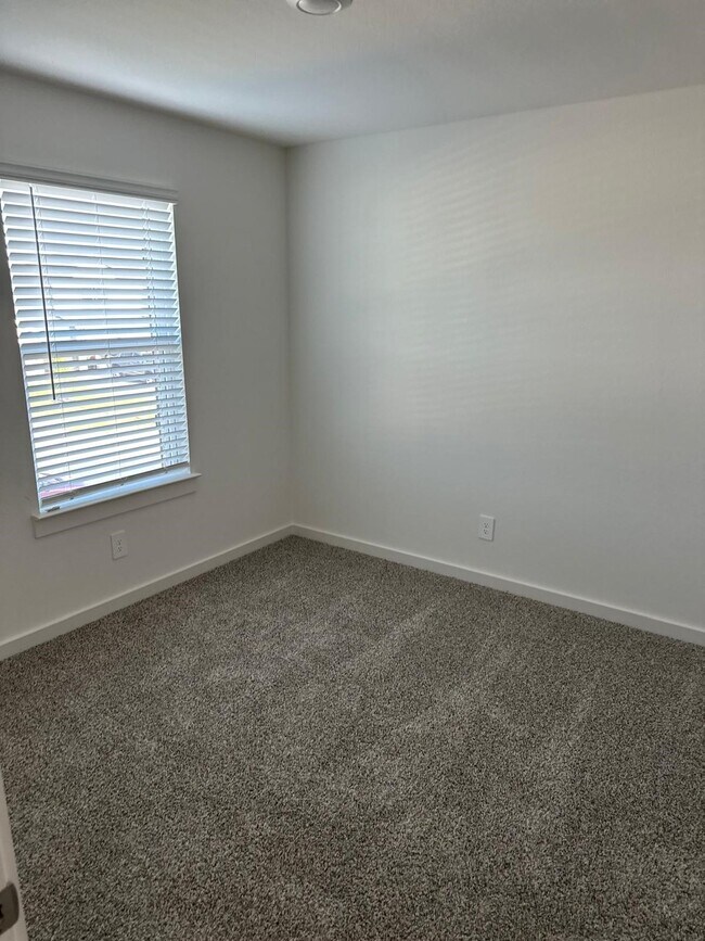 Building Photo - 8027 Marchese Dr