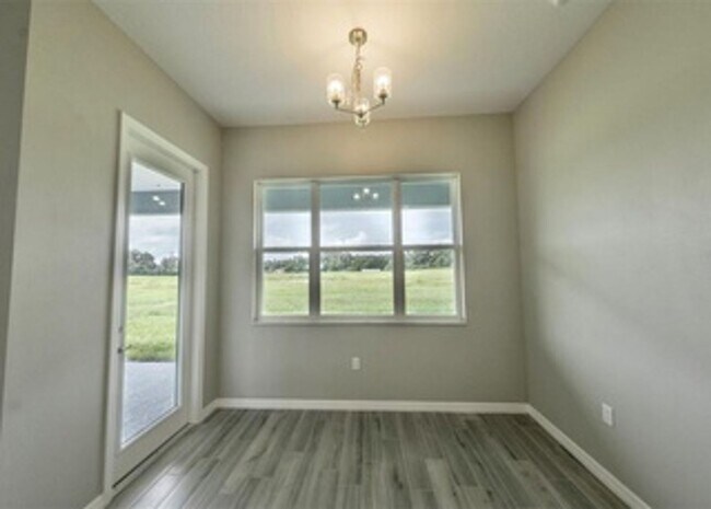 Building Photo - Executive 4/3 Rental