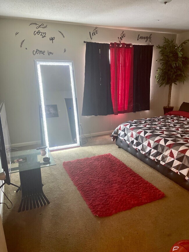 Master Bedroom - Villa Nueva Apartments