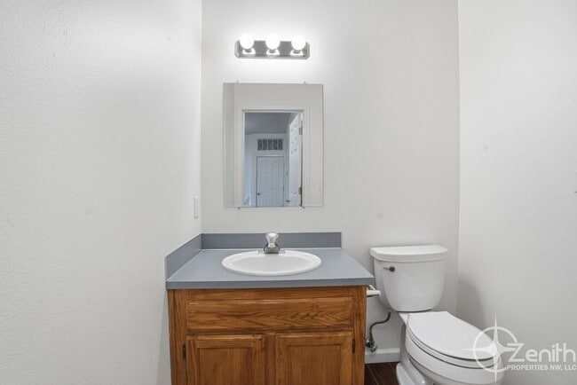 Building Photo - 419 NE 7th Ave