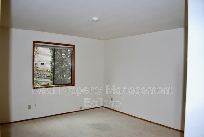 Building Photo - 9910 NE 119th St