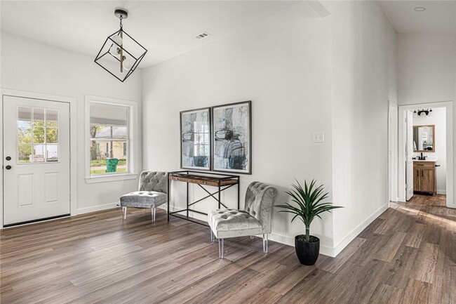 Building Photo - 710 S Pearl St