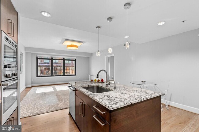 Building Photo - 7171 Woodmont Ave