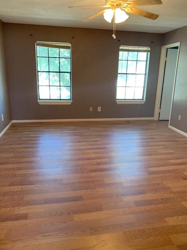 Building Photo - 4803 Brooklawn Dr