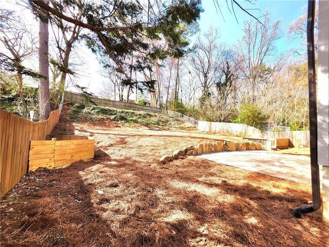 Building Photo - 1112 Shepherds Ln NE