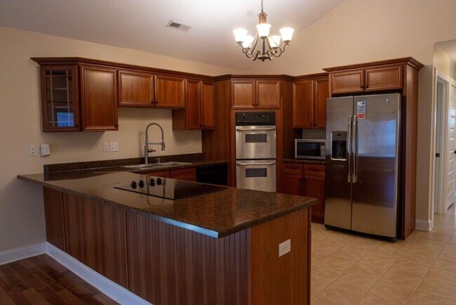 Building Photo - Townhouse right in Black Mountain available March 25th.