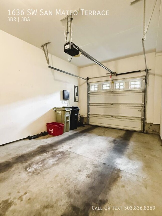 Building Photo - 1636 SW San Mateo Terrace