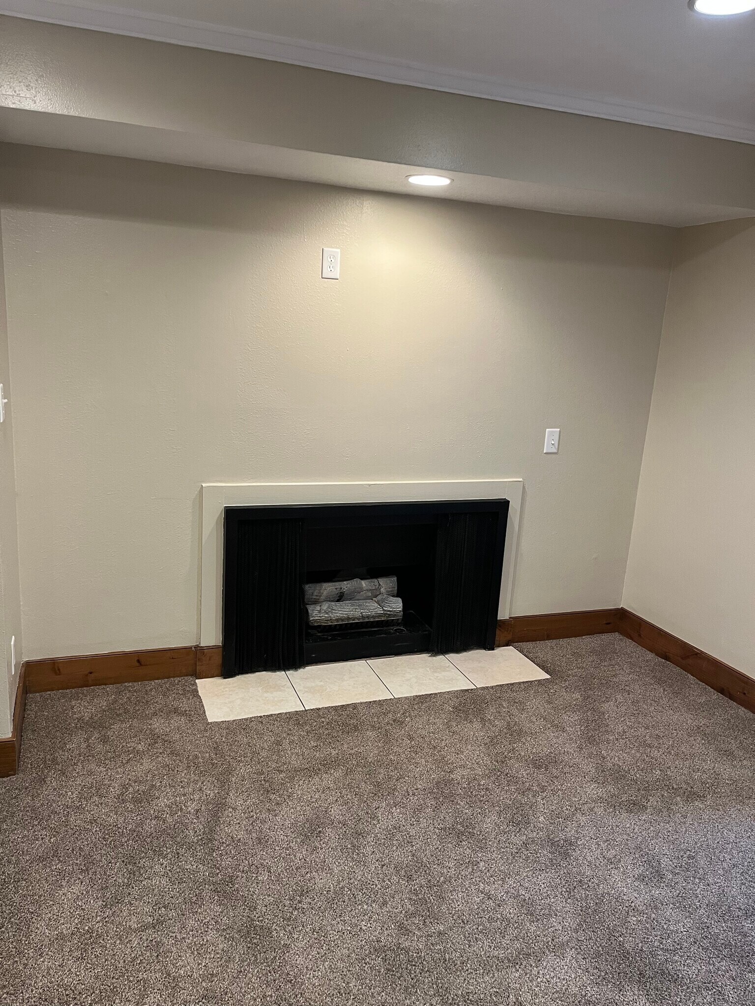 Building Photo - 435 E Creekside Cir