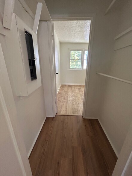 07_Closet - 3415 Piedmont Ave